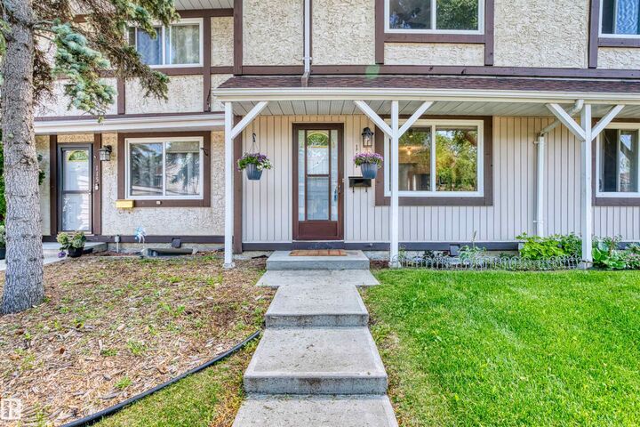 Property Photo: 117 Tudor Lane NW AB T6J 3T5