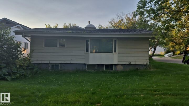 Property Photo:  25 Balmoral Drive  AB T8N 0B7 