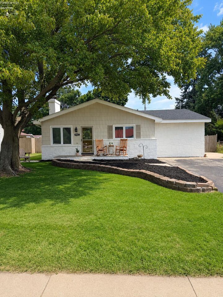 Property Photo:  1815 N Blanchard Street  OH 45840 