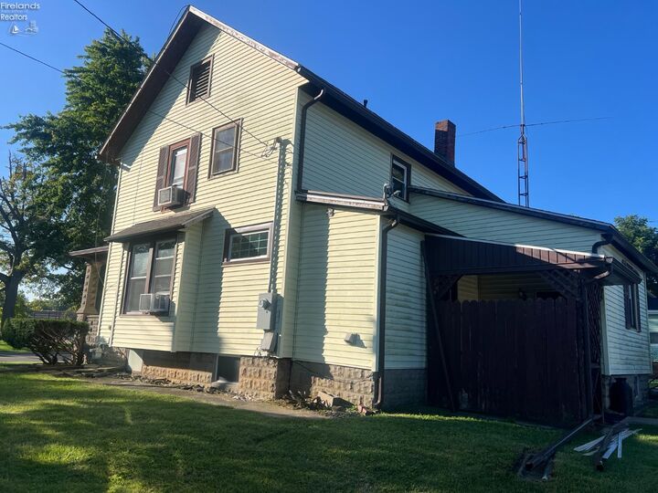 Property Photo:  1024 Tiffin Street  OH 43420 