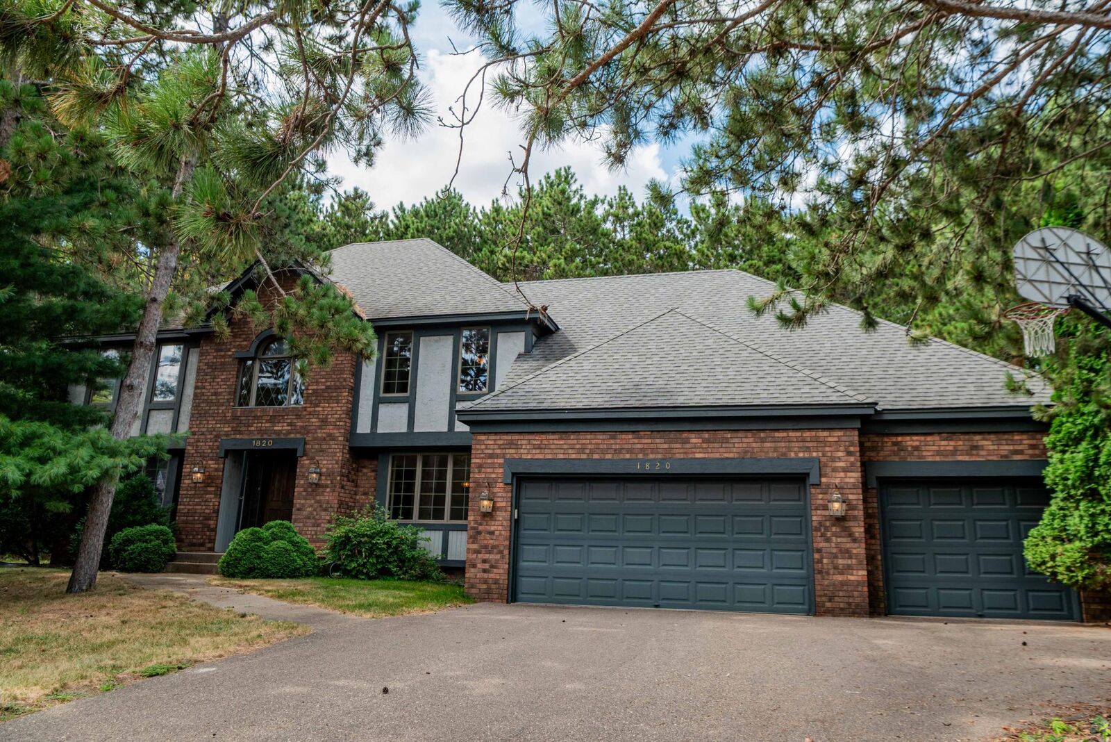 Property Photo:  1820 Interlachen Alcove  MN 55125 