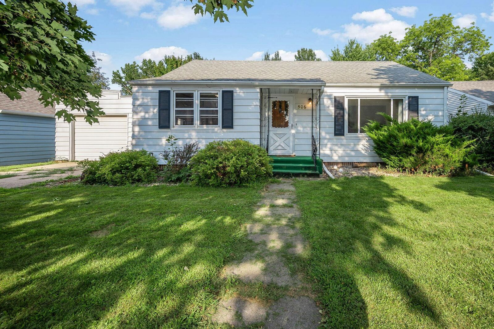 Property Photo:  506 9th Street N  MN 56159 