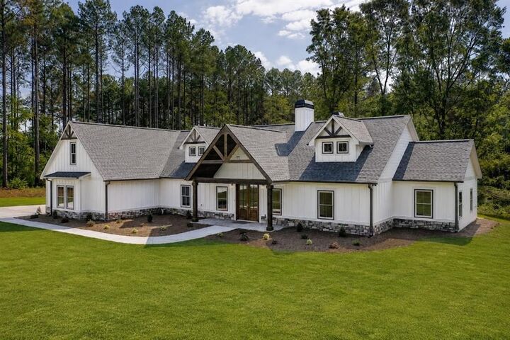 Property Photo: 153 Riversong Road GA 30117