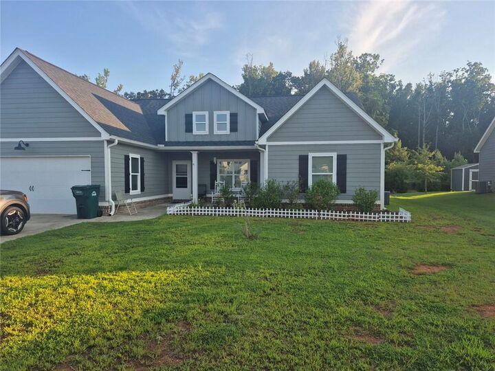 Property Photo:  