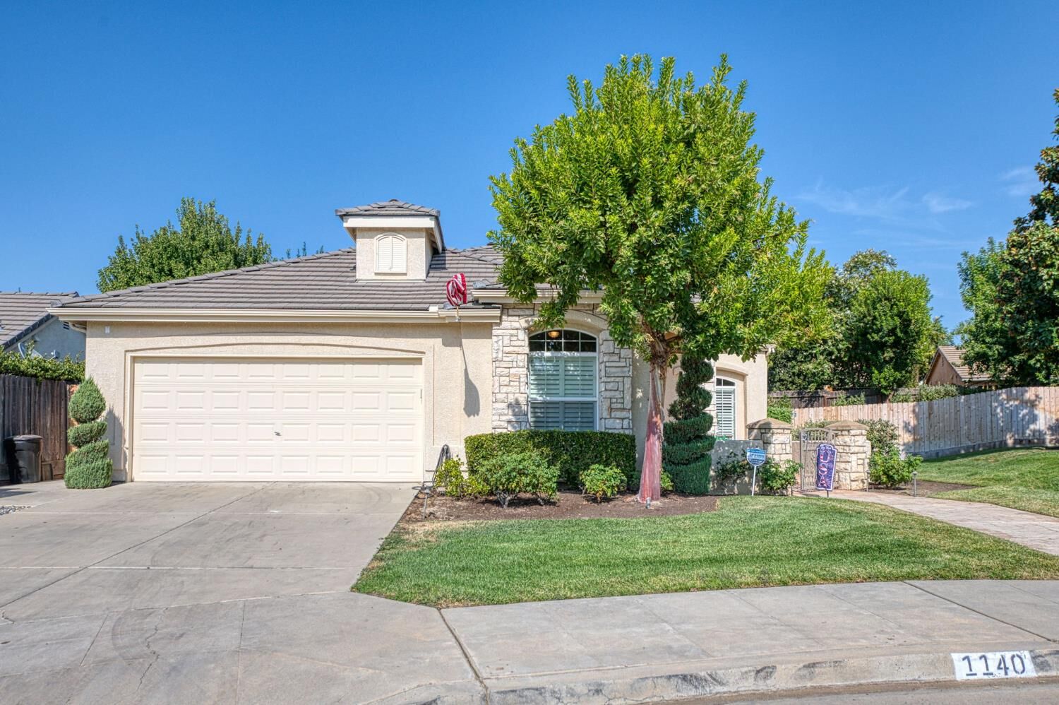 Property Photo: 1140 E Sawgrass Avenue CA 93730