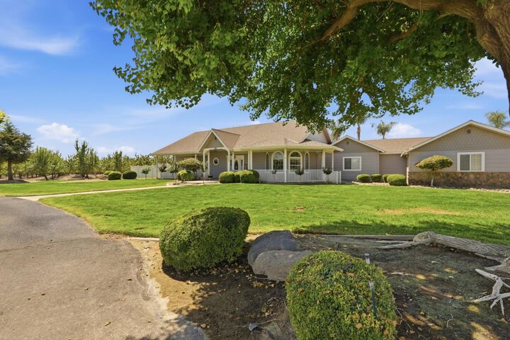 Property Photo: 11635 S Amber Avenue CA 93662