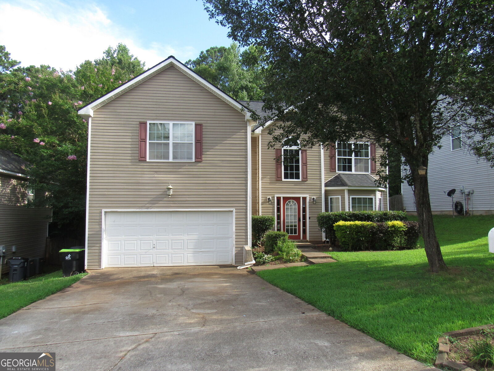 Property Photo: 1043 Summer Cypress Drive GA 30180