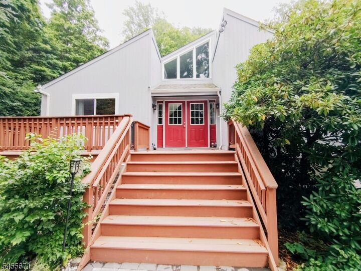 Property Photo: 14 Tompkins Ct NJ 07461