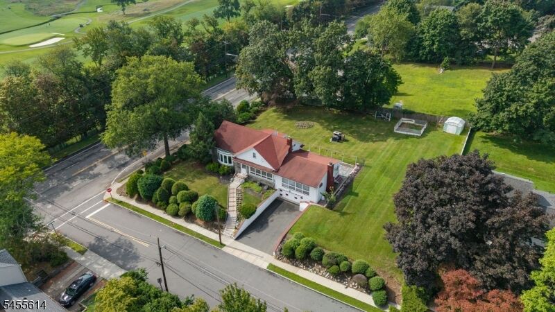 Property Photo:  2 Fairway Ave  NJ 07052 