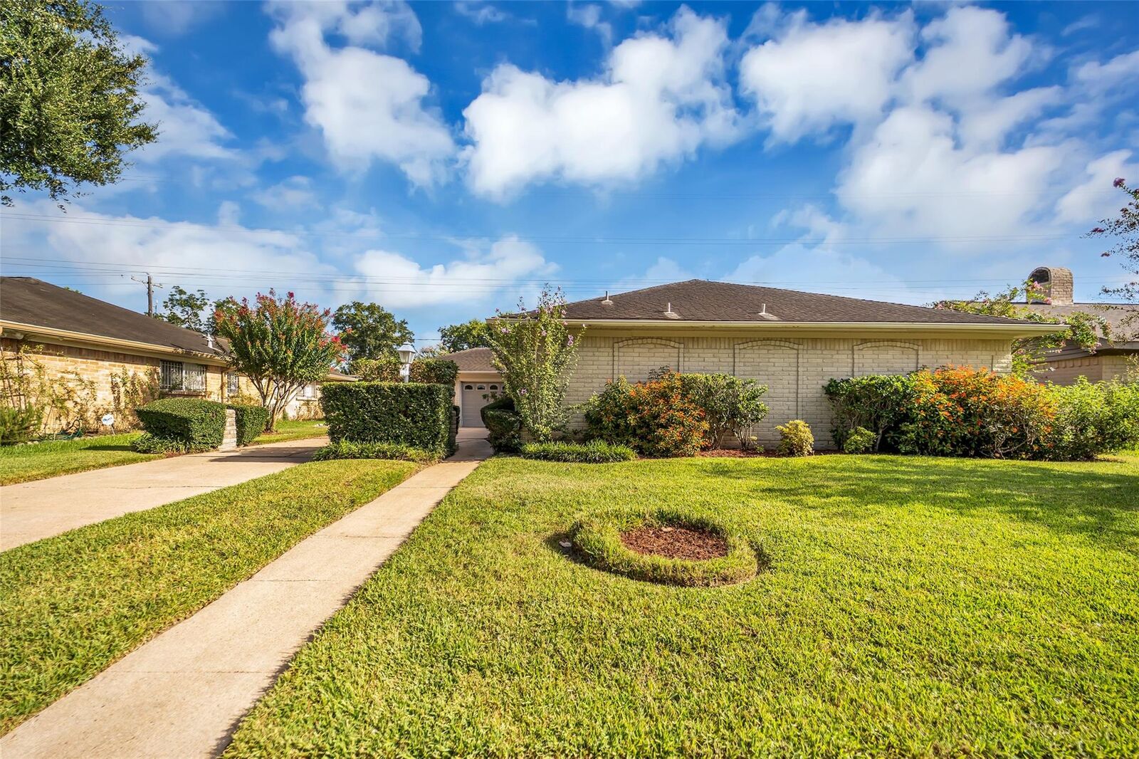 Property Photo:  9106 Willow Meadow Drive  TX 77031 
