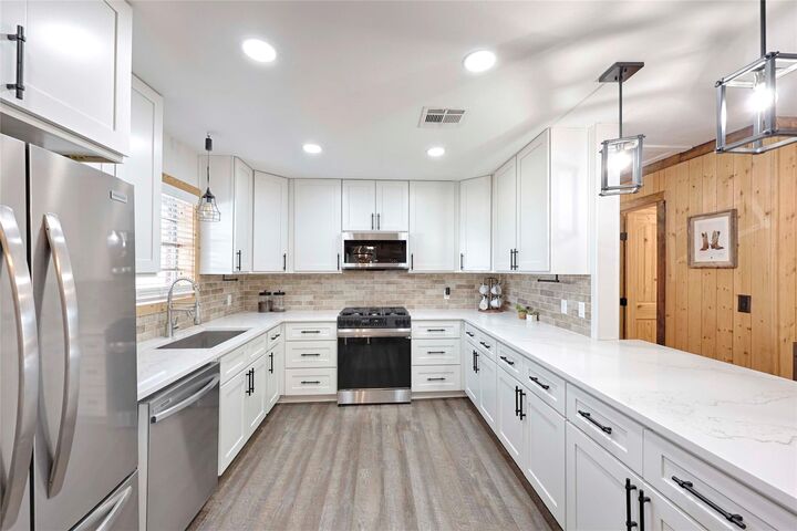 Property Photo: 1055 Cr 214 TX 78962