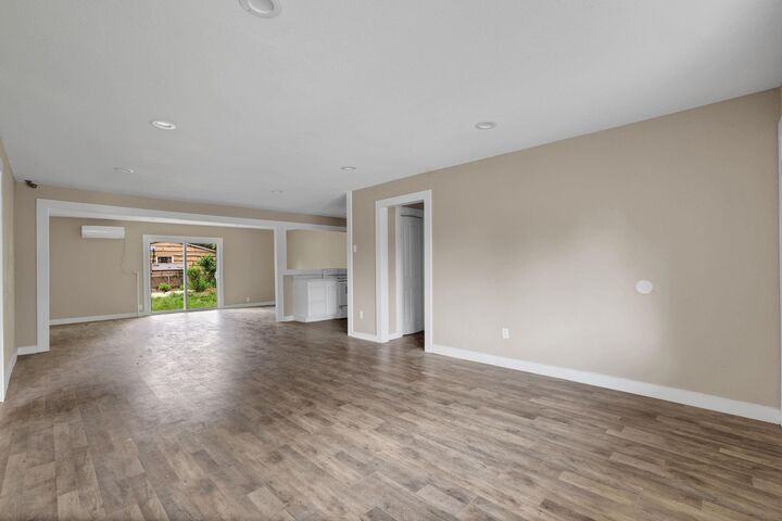 Property Photo:  5823 Lyndhurst Drive  TX 77033 