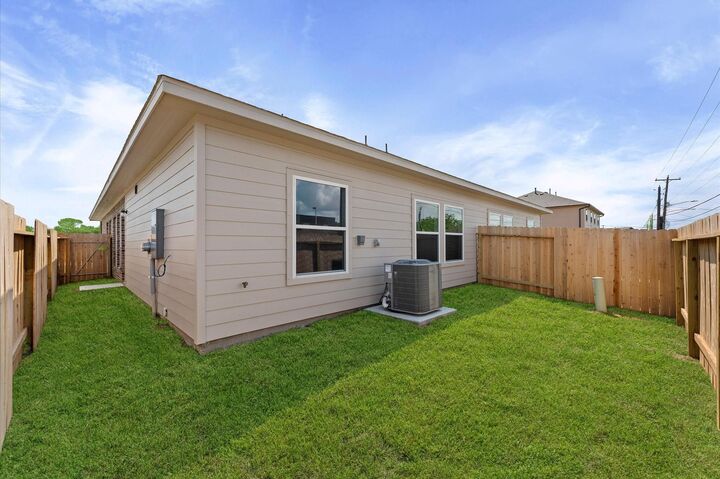 Property Photo: 1364 Mixander Way TX 77571