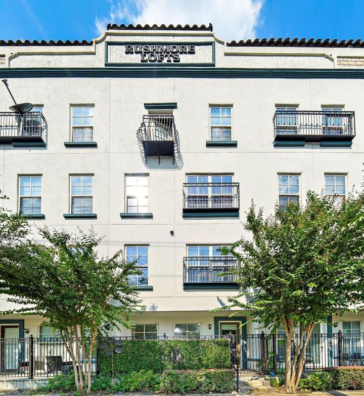 Property Photo:  2216 Chenevert Street 6  TX 77003 