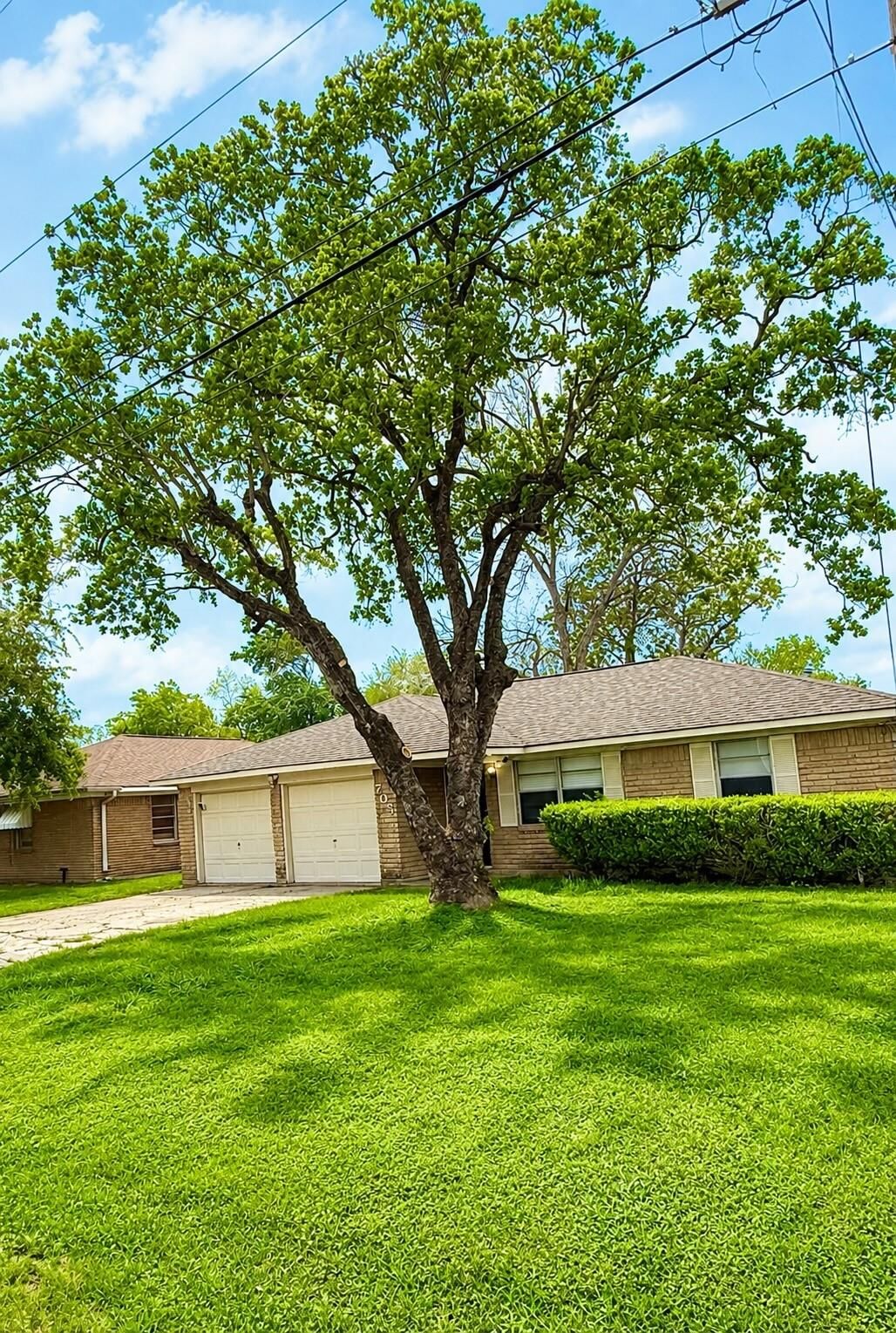 Property Photo: 705 Evanston Street TX 77015