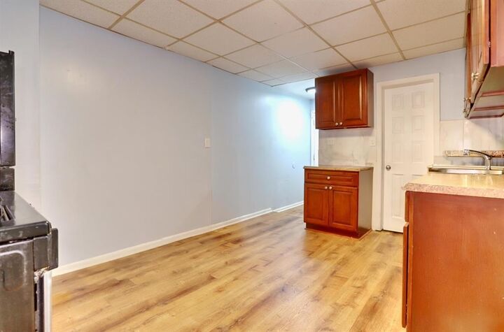 Property Photo:  5 Salter Pl 1  NJ 07003 
