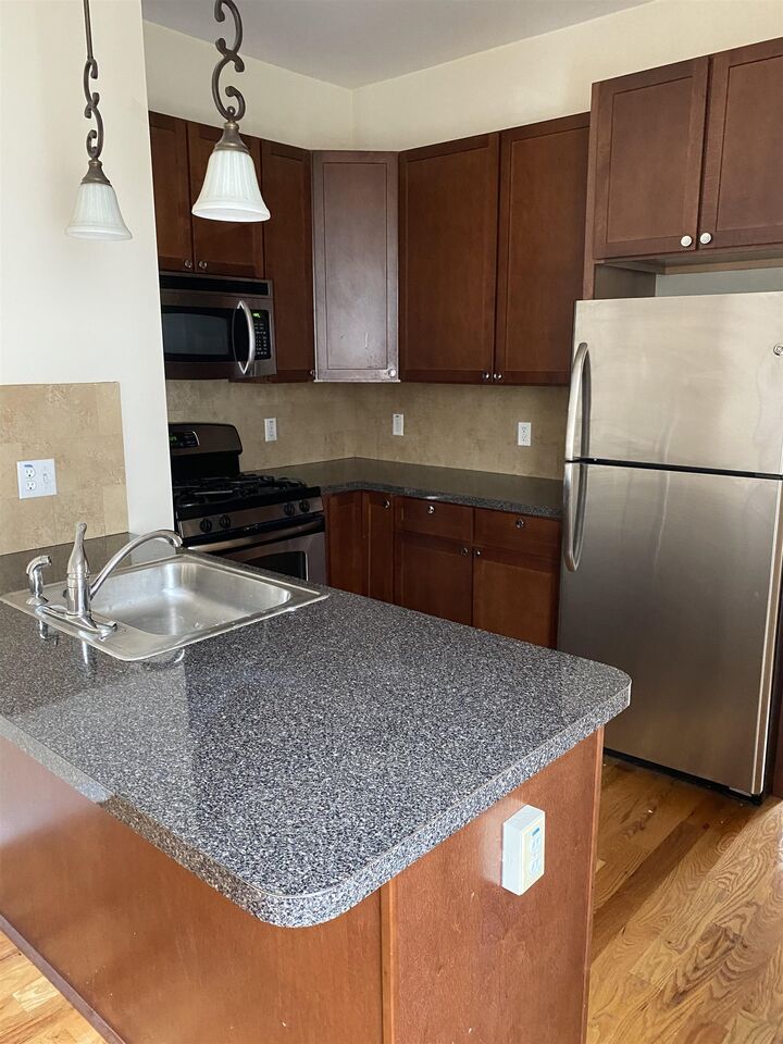 Property Photo:  942 Willow Ave 3R  NJ 07030 