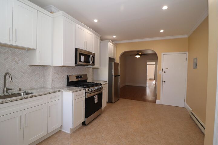 Property Photo: 348 7th St 6 (3R) NJ 07302