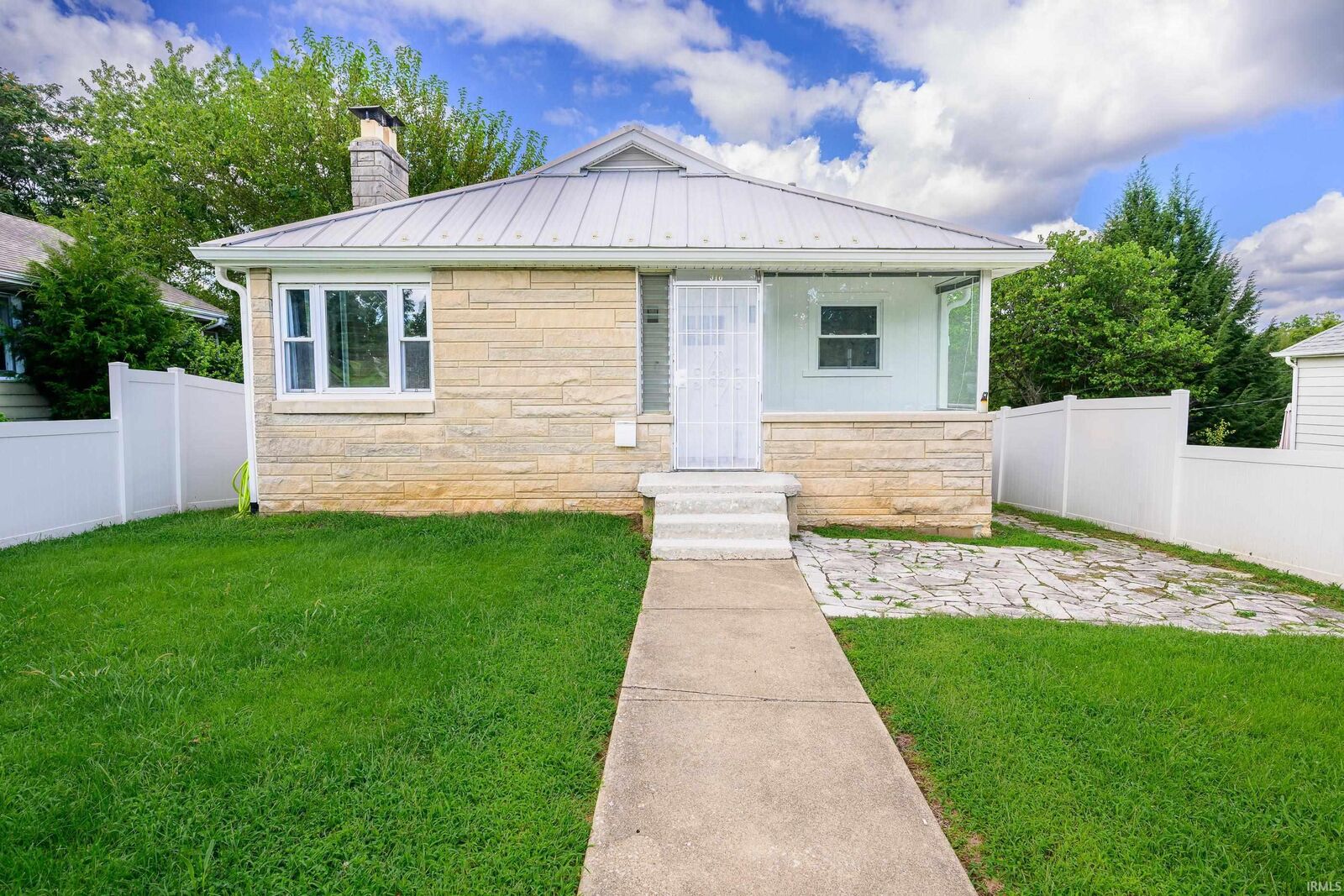Property Photo: 918 W 4th Street IN 47404