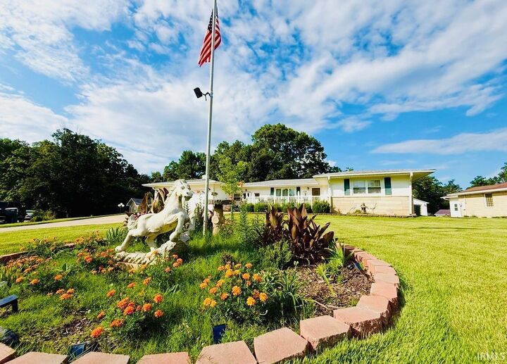 Property Photo:  104 Inman Court  IN 47421 