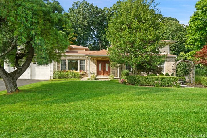 Property Photo:  6 Orchard Hill Drive  NY 10952 