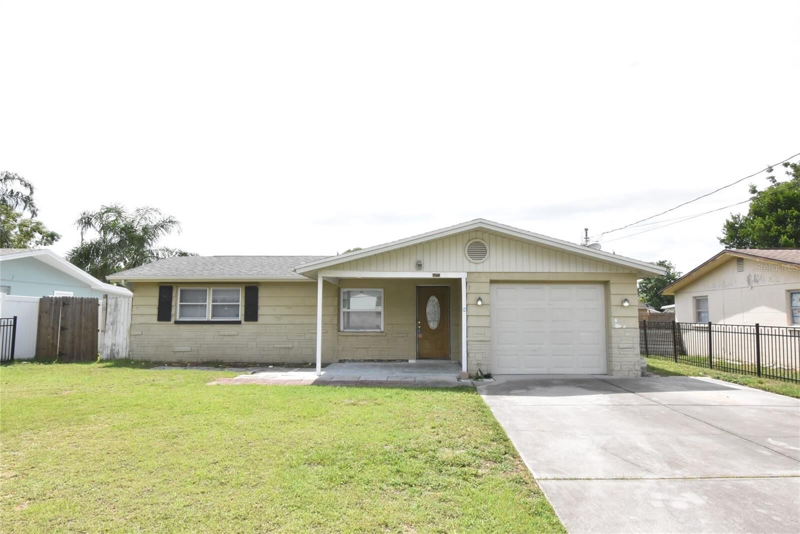 Property Photo:  11025 Pickering Lane  FL 34668 