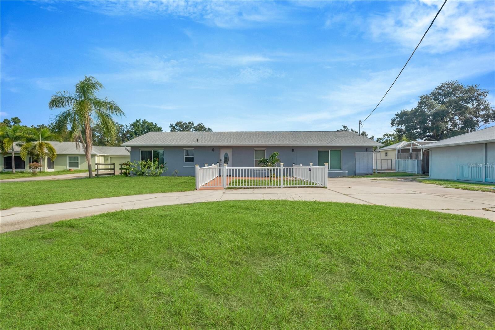 Property Photo:  2054 Saffold Park Drive  FL 33570 