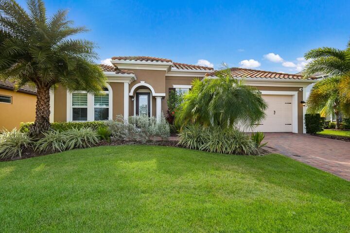 Property Photo: 12132 Gannett Place FL 34211