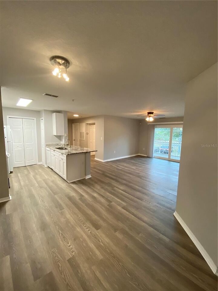 Property Photo: 5479 Vineland Road 9213 FL 32811