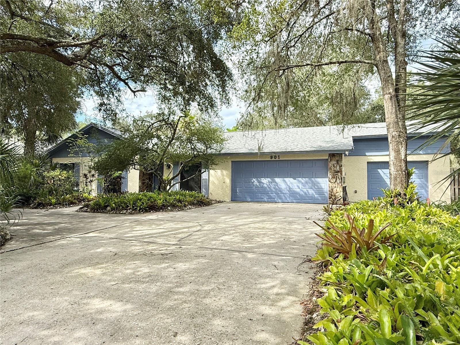 Property Photo:  901 W River Dr  FL 33617 