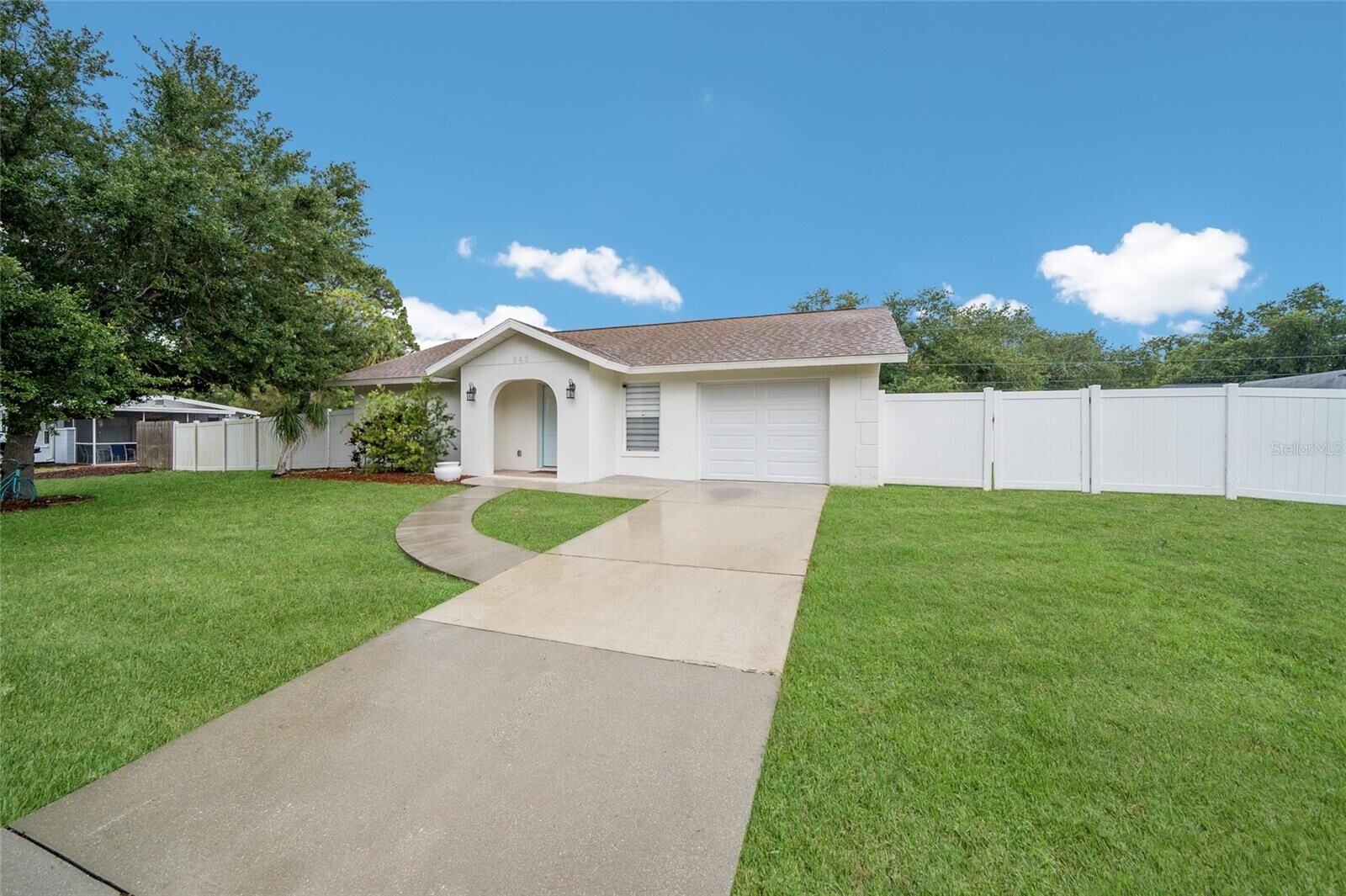 Property Photo:  643 Mobile Road  FL 34293 