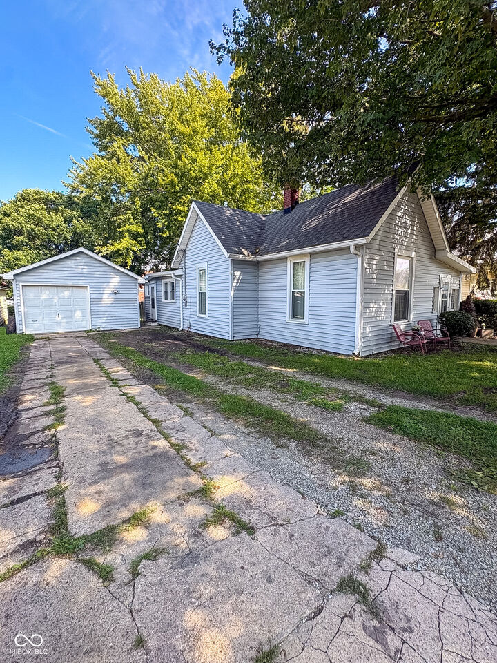 Property Photo:  208 N White Street  IN 47384 