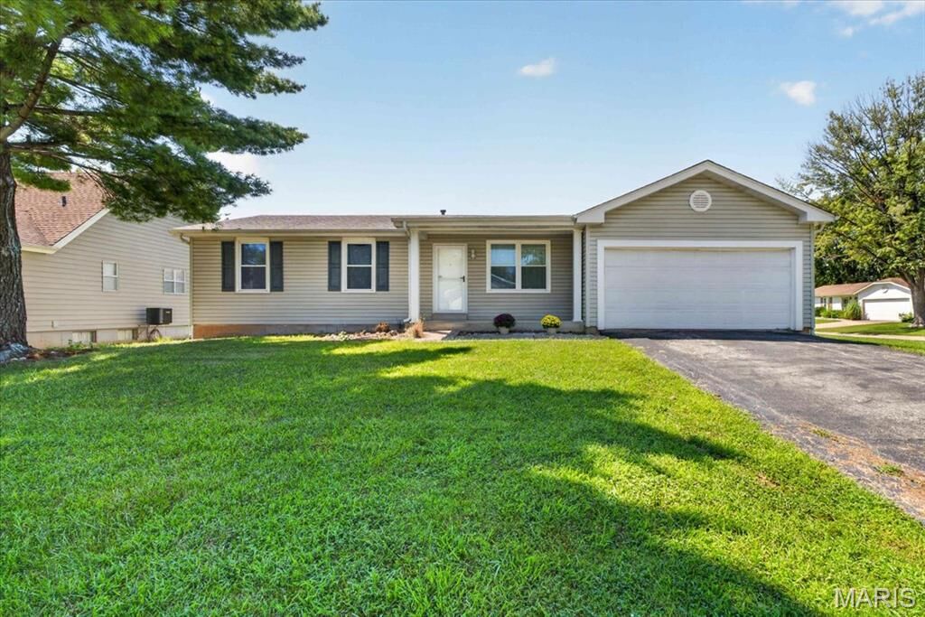 Property Photo:  1 Hollow Tree Court  MO 63376 