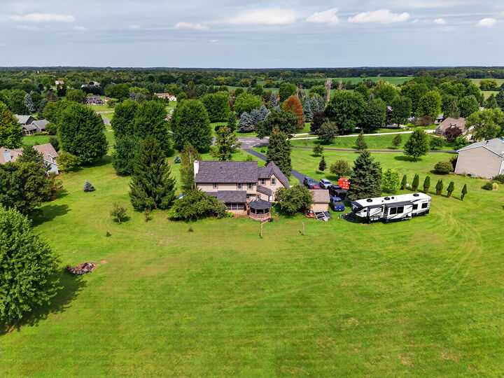 Property Photo: S93w33523 Fieldside Ct WI 53149