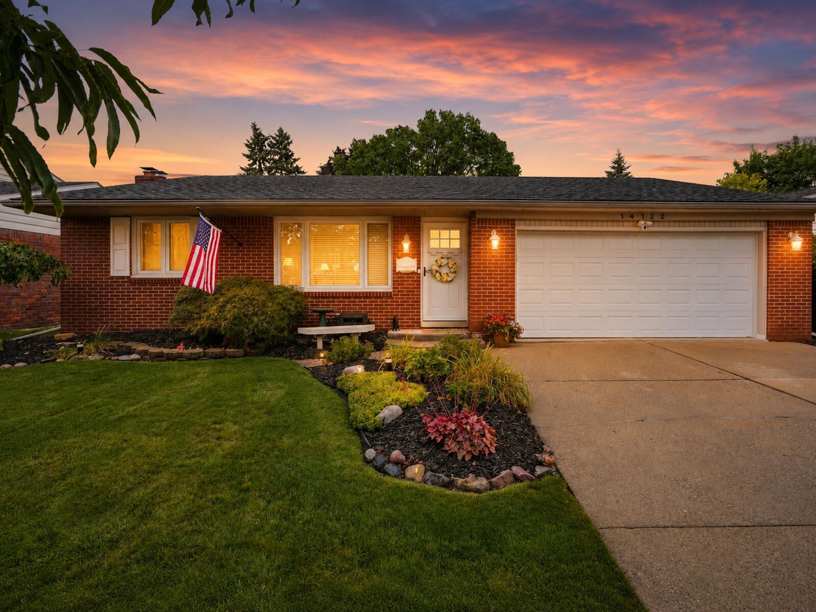 Property Photo: 14122 Hubbard Street MI 48154
