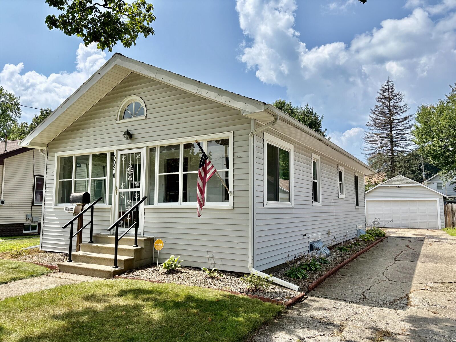 Property Photo:  602 Seventh Street  MI 49203 