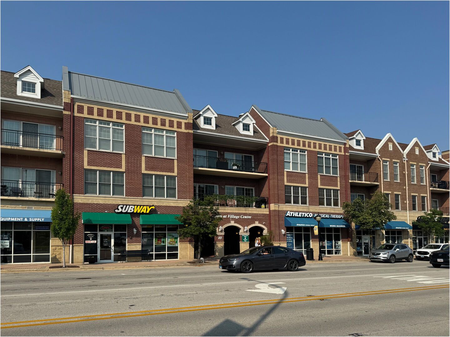 Property Photo:  40 E Northwest Highway 212  IL 60056 