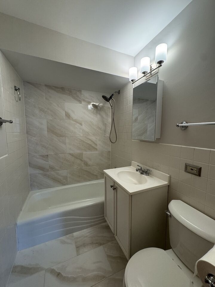 Property Photo:  320 Beach Avenue 3C  IL 60526 