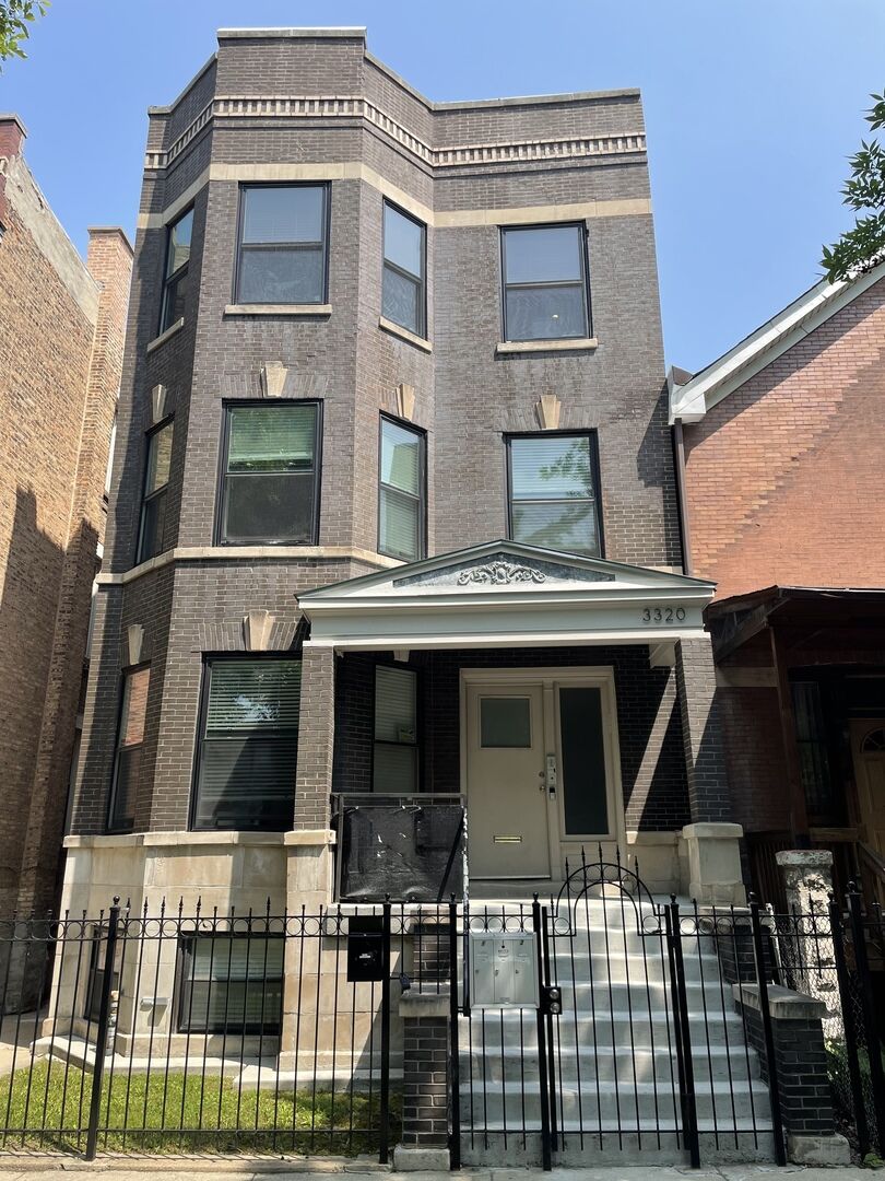 Property Photo: 3320 W Beach Avenue G IL 60651