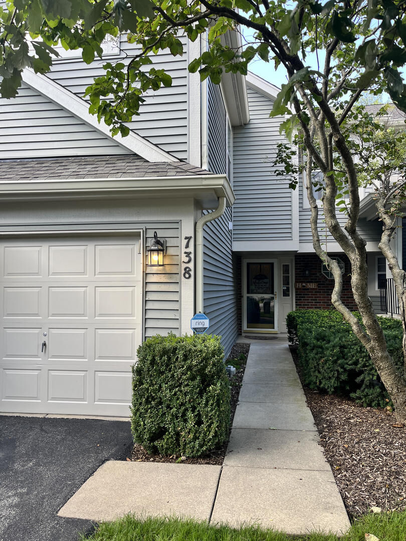 Property Photo: 738 Shady Oaks Court IL 60120