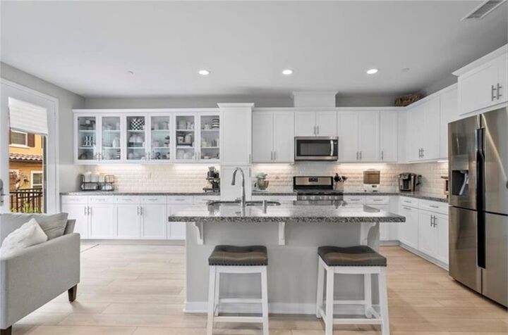 Property Photo:  28654 Jadineras Dr  CA 91354 