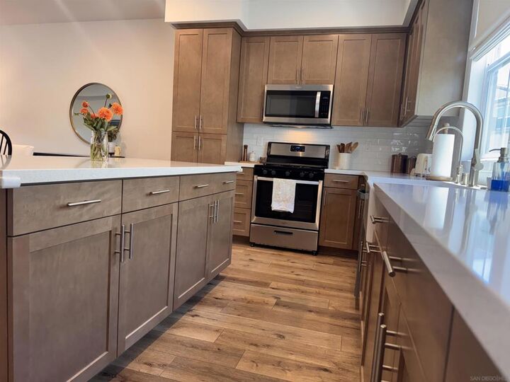 Property Photo:  
