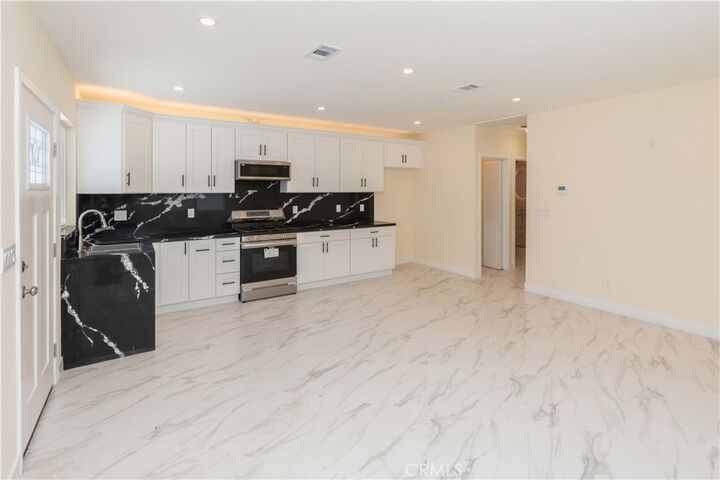 Property Photo: 536 Myrtle A CA 91203