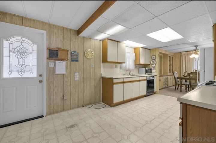 Property Photo: 1440 S Orange Ave 11 CA 92020
