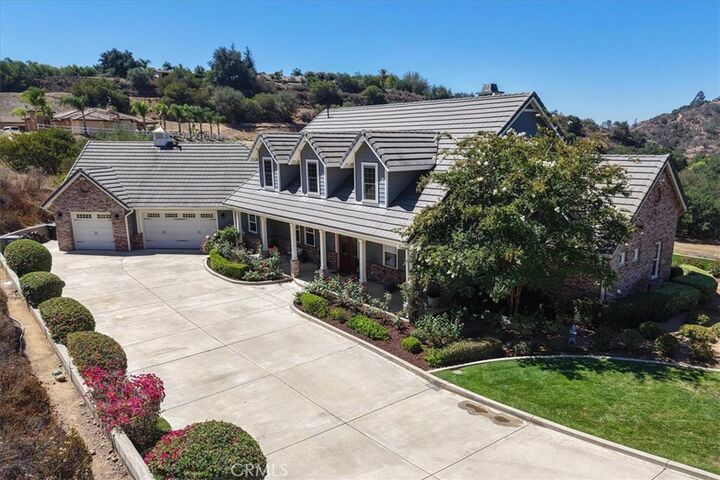 Property Photo:  45091 Calle Cuesta  CA 92590 
