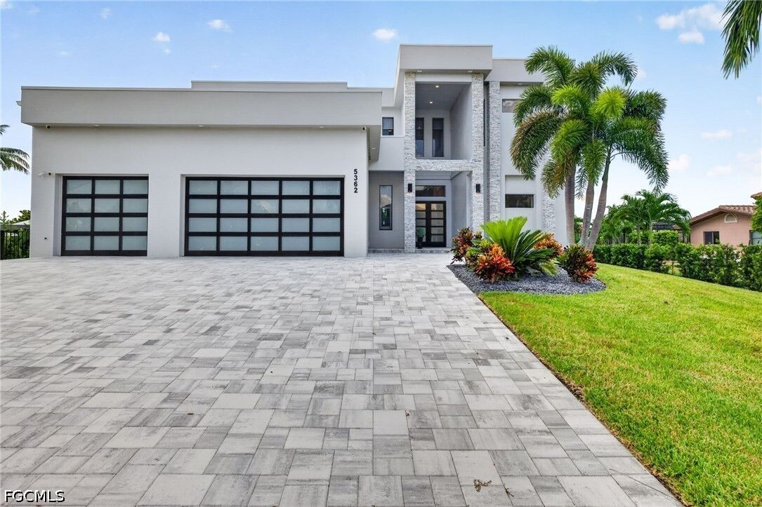 Property Photo: 5362 Mayfair Court FL 33904