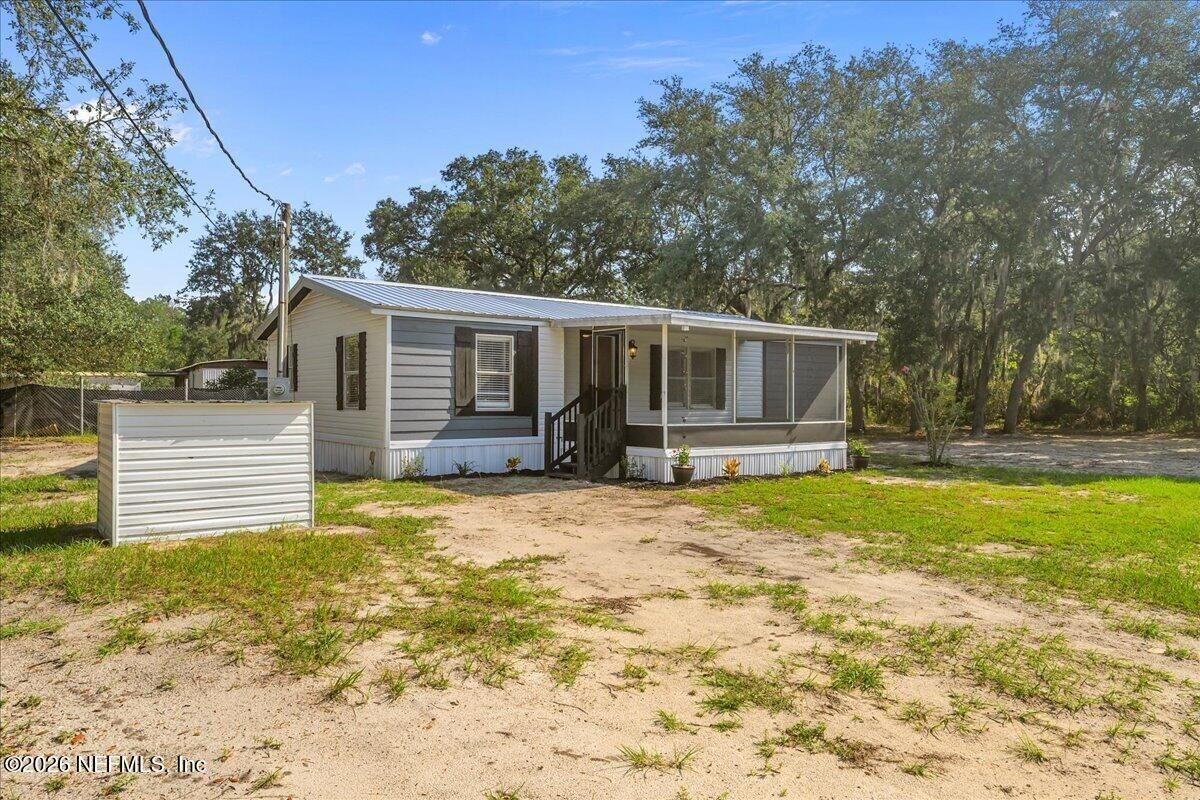 Property Photo:  220 Glisson Street  FL 32148 