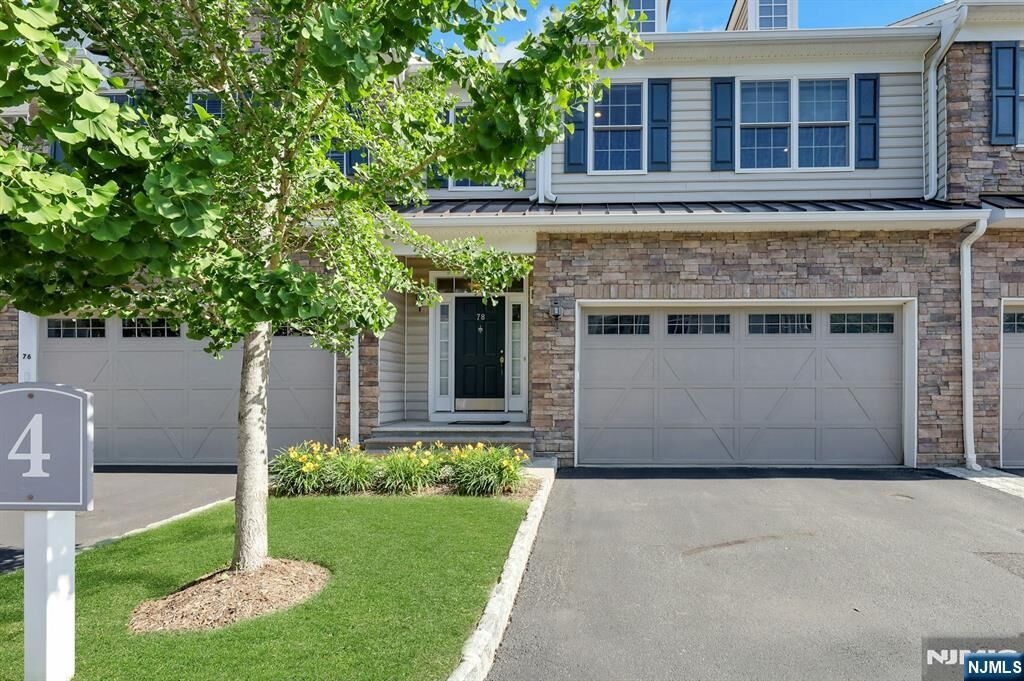 Property Photo:  78 Autumn Way 15  NJ 07645 
