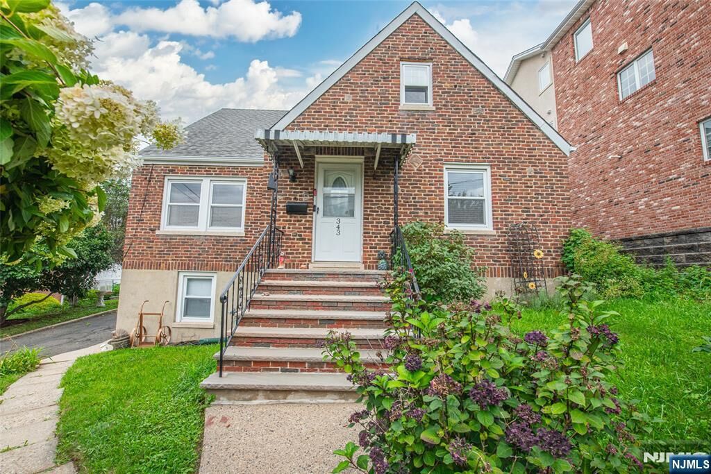 Property Photo:  343 E Brinkerhoff Avenue 2  NJ 07650 