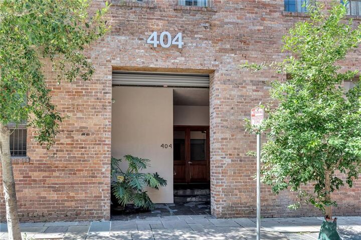 Property Photo:  404 Notre Dame Street Ph2  LA 70130 